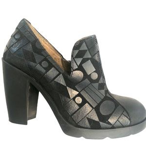Fly London Chunky Heel Graphic Shoe Size 37(US 6.5)